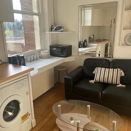 Lovely First Floor Flat-2 Londen Buitenkant foto